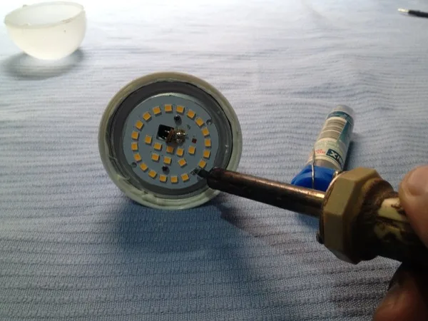 تعمیر لامپ کم مصرف ال ای دی